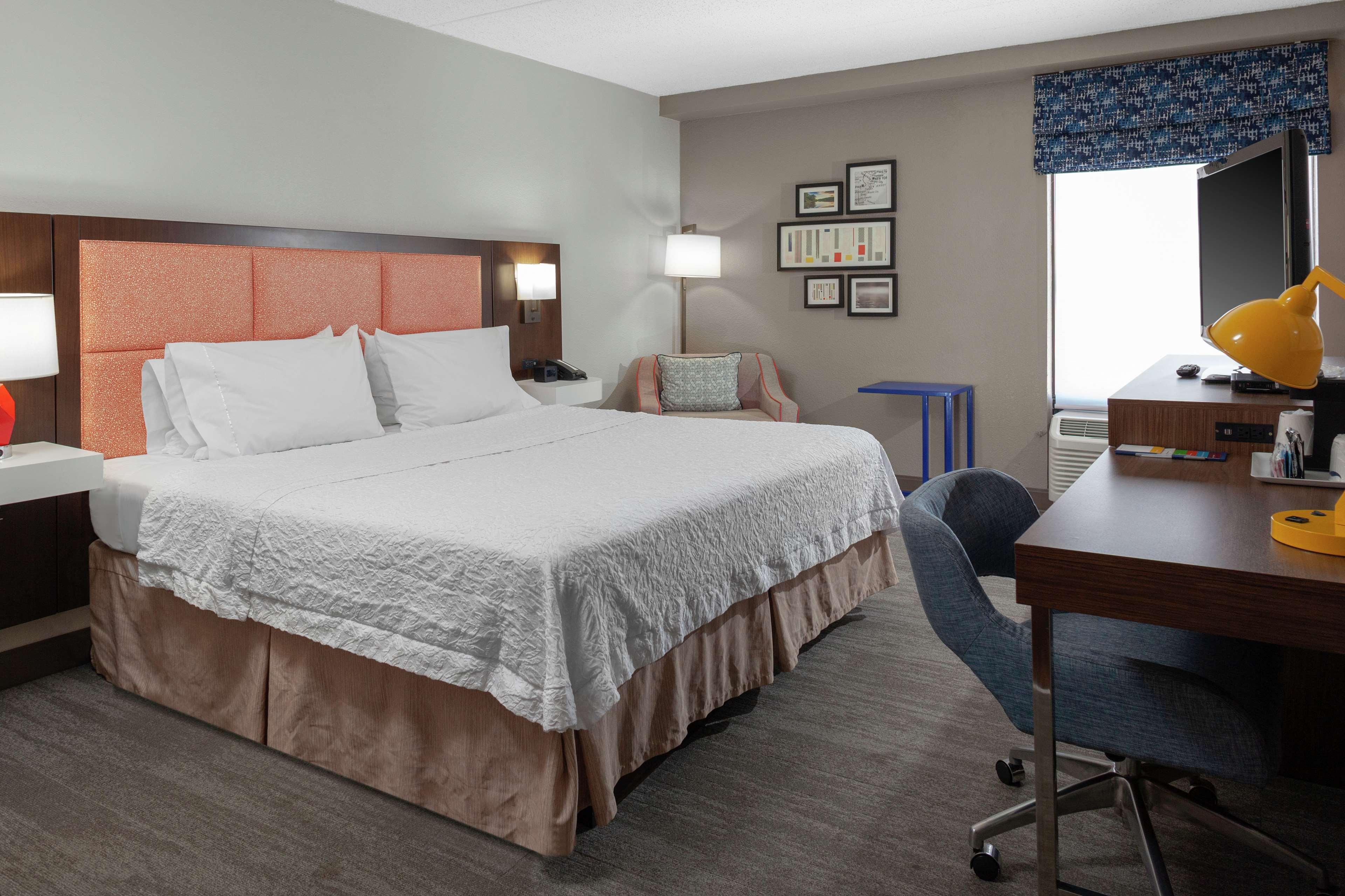 Hampton Inn Woodbridge Eksteriør billede