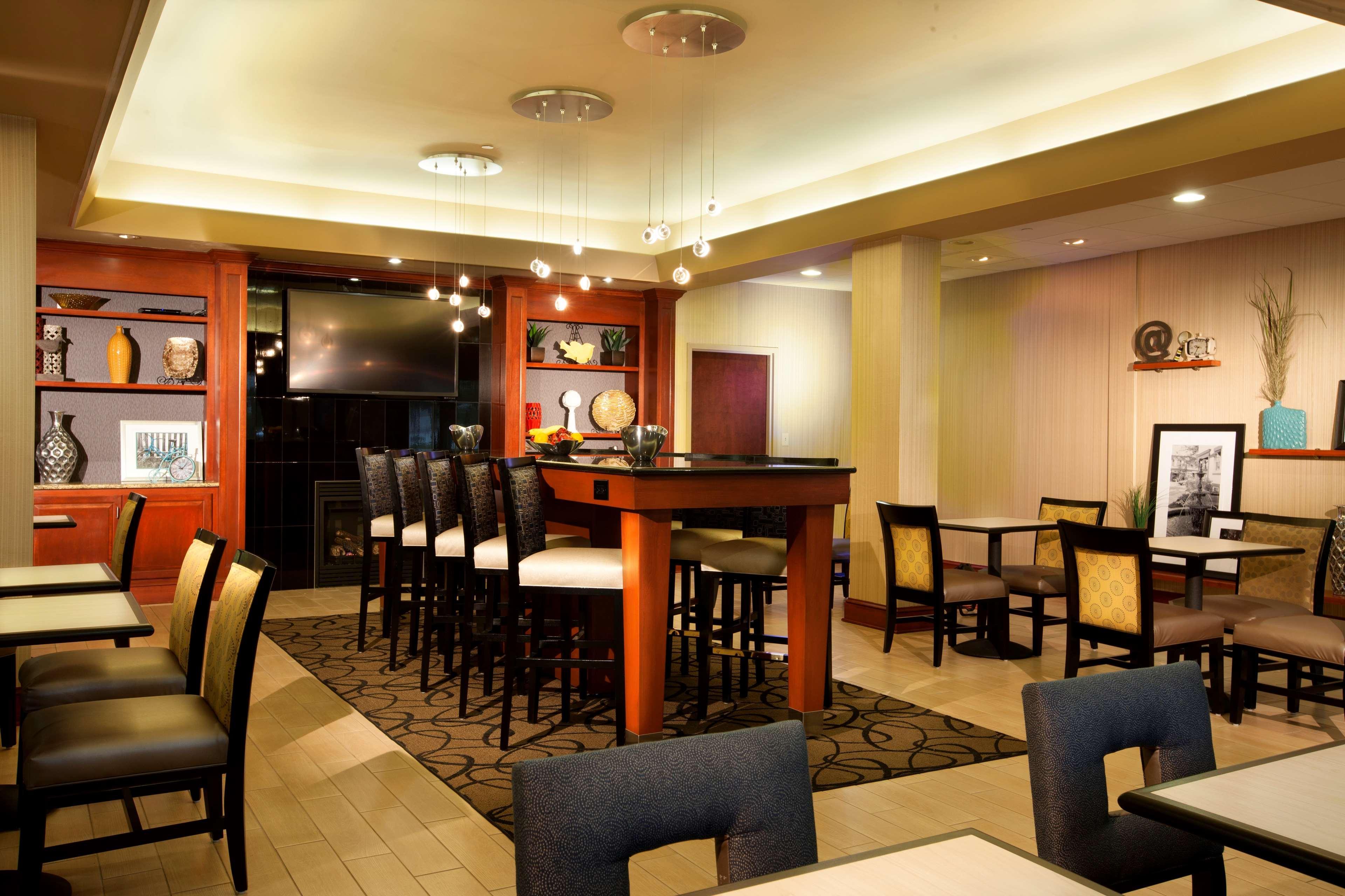 Hampton Inn Woodbridge Eksteriør billede