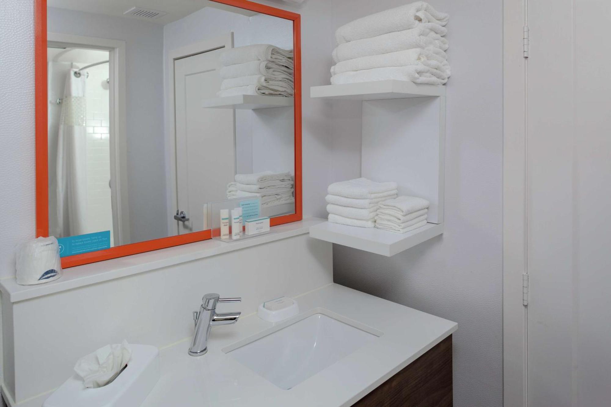 Hampton Inn Woodbridge Eksteriør billede