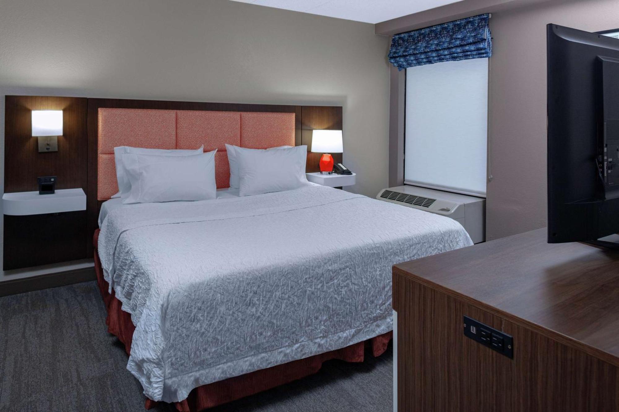 Hampton Inn Woodbridge Eksteriør billede
