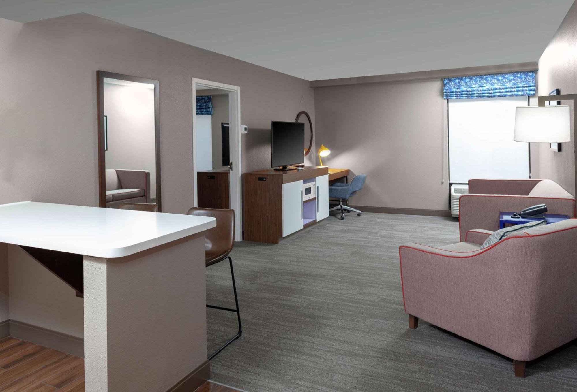 Hampton Inn Woodbridge Eksteriør billede