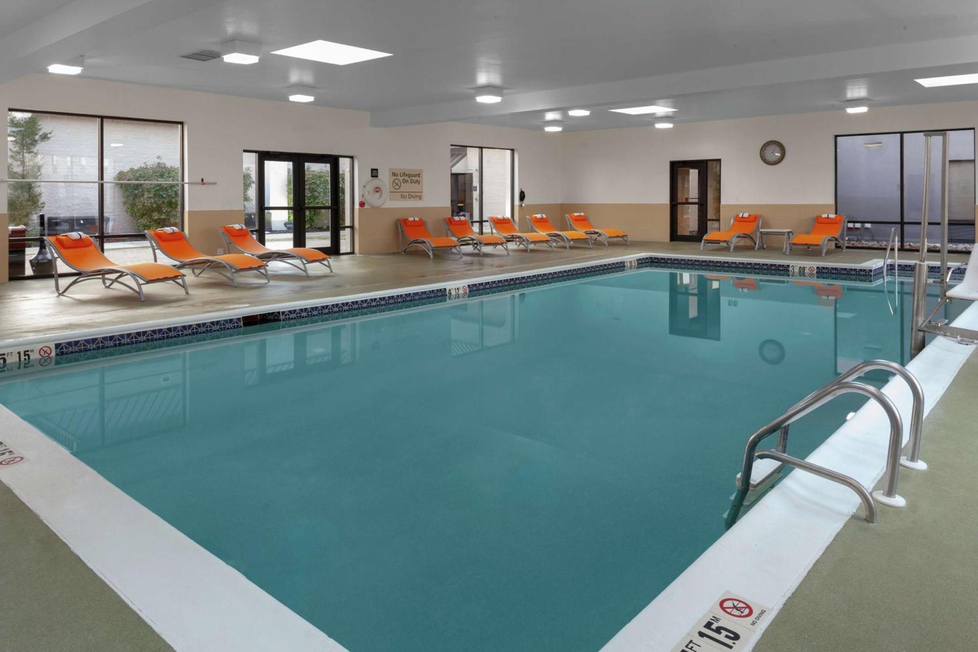Hampton Inn Woodbridge Eksteriør billede